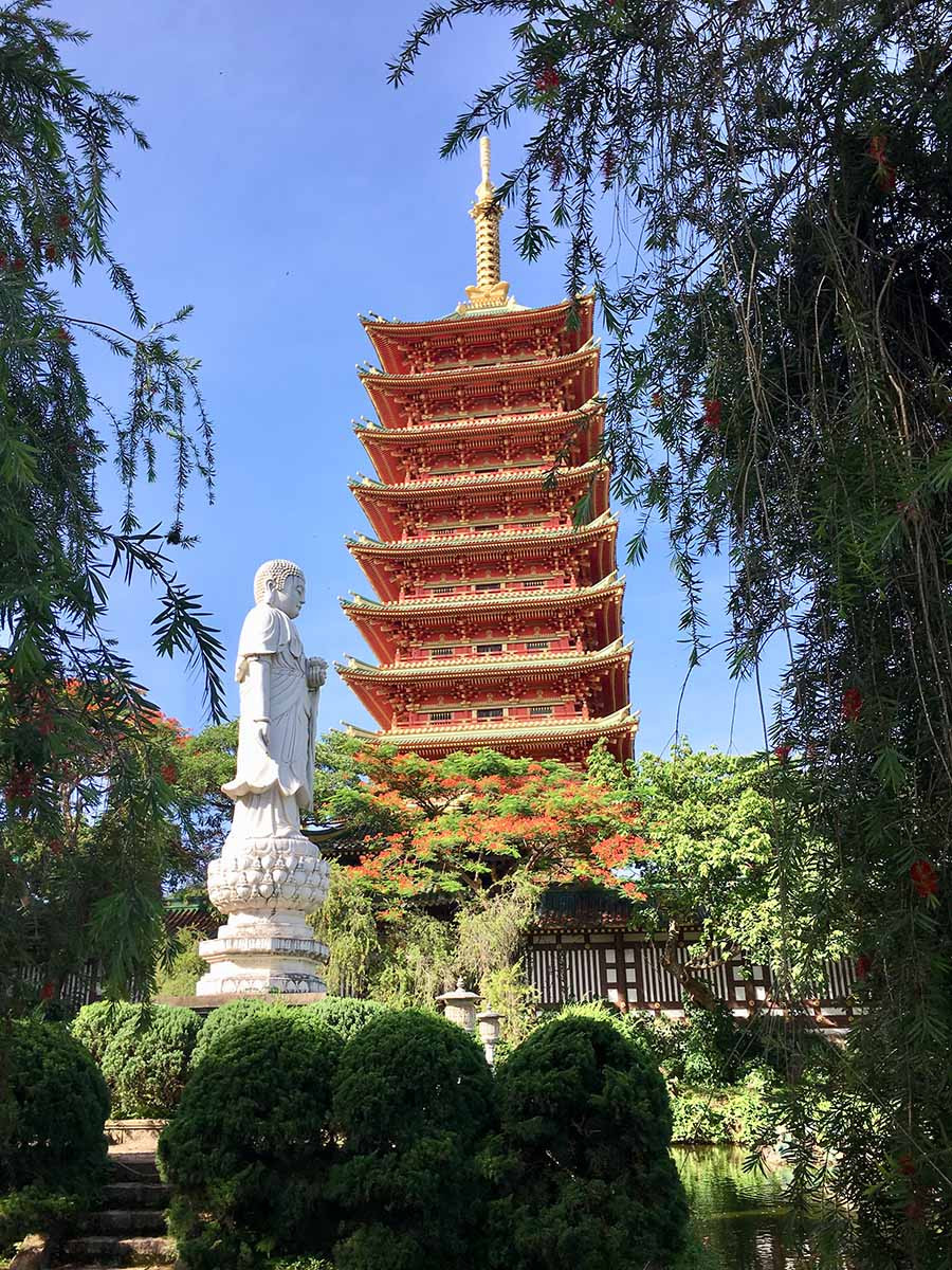 Tháp xá lợi - kiến trúc độc đáo bậc nhất nổi bậc với màu sa chu giữa trời xanh Tháp xá lợi - kiến trúc độc đáo bậc nhất nổi bậc với màu sa chu giữa trời xanh