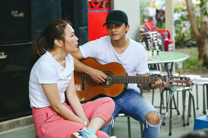 Trong một dịp đi từ thiện dịp đầu năm, Mỹ Tâm và Mai Tài Phến lại chọn áo thun trắng trùng hợp. Trong một dịp đi từ thiện dịp đầu năm, Mỹ Tâm và Mai Tài Phến lại chọn áo thun trắng trùng hợp.