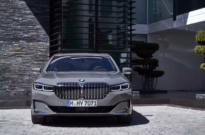 Động cơ V12 của BMW sẽ sớm hết nhiệm kỳ do quy định mới về phát thải.