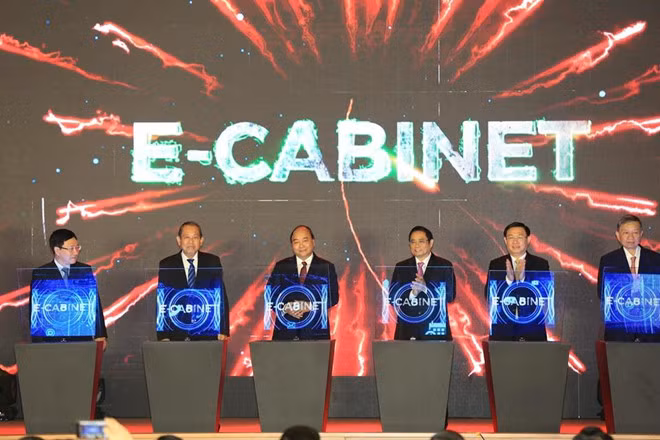 Các đại biểu nhấn nút khai trương hệ thống e-Cabinet. Các đại biểu nhấn nút khai trương hệ thống e-Cabinet.
