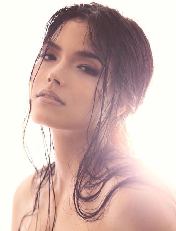 Paweensuda Drouin sở hữu chiều cao 1m82 và khả năng ứng xử rất tốt.