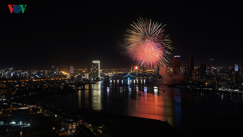  Góc nhìn từ cửa con sông Hàn - nơi phía biển.