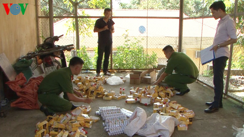 Công an thu giữ lô thuốc bảo vệ thực vật bị cấm sử dụng tại Việt Nam. Công an thu giữ lô thuốc bảo vệ thực vật bị cấm sử dụng tại Việt Nam.