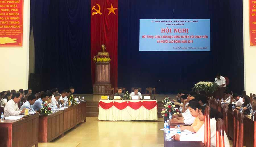 Quang cảnh buổi đối thoại. Ảnh: Ngọc Thu