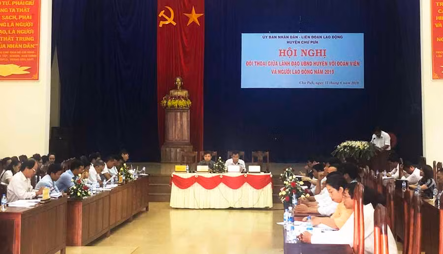 Quang cảnh buổi đối thoại. Ảnh: Ngọc Thu