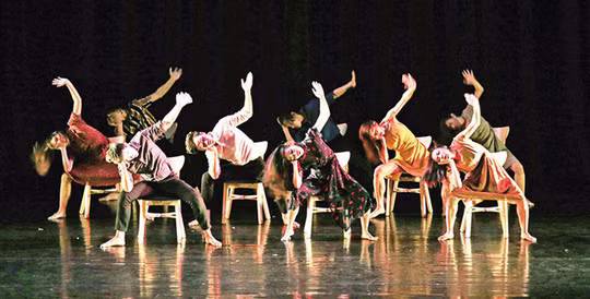  Các diễn viên của vở nhạc kịch “Dế mèn phiêu lưu ký” trên sàn tập Ảnh: HBSO