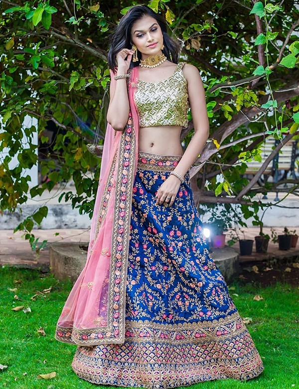  Suman Rao trong trang phục truyền thống của phụ nữ Ấn.