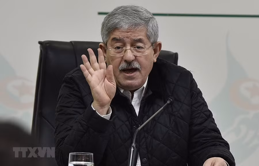 Ông Ahmed Ouyahia, khi còn đương chức Thủ tướng Algeria. (Ảnh: AFP/TTXVN) Ông Ahmed Ouyahia, khi còn đương chức Thủ tướng Algeria. (Ảnh: AFP/TTXVN)