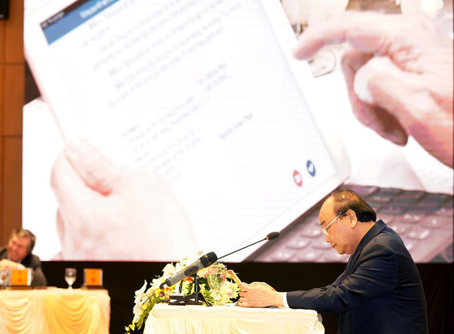 Thủ tướng Nguyễn Xuân Phúc cho rằng hệ thống e-Cabinet ra đời có một ý nghĩa hết sức quan trọng. Thủ tướng Nguyễn Xuân Phúc cho rằng hệ thống e-Cabinet ra đời có một ý nghĩa hết sức quan trọng.