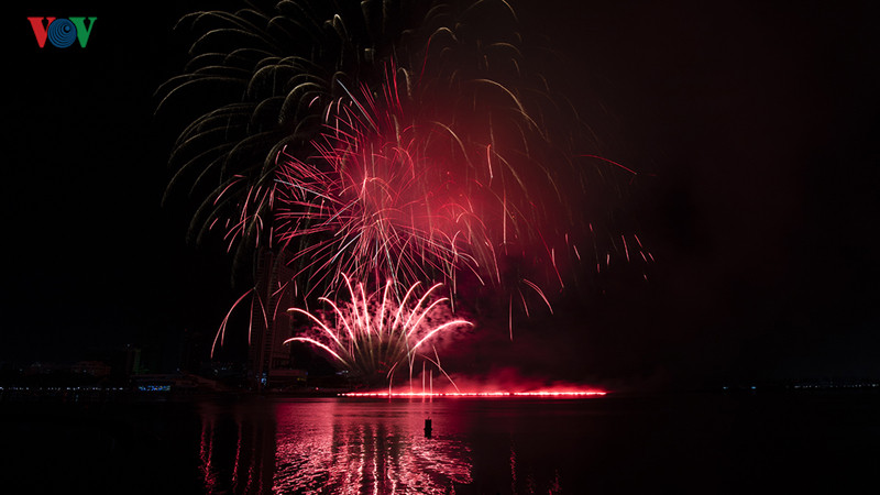 Những tạo hình pháo hoa mới lạ.