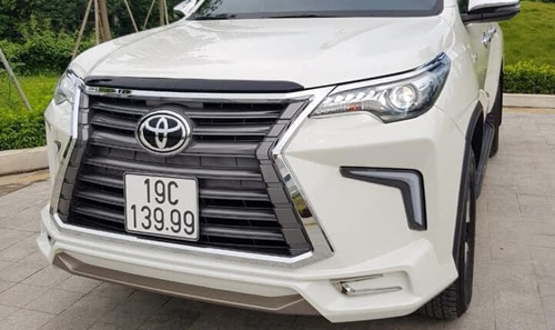  Đầu xe Hilux lấy từ Fortuner nhưng lưới tản nhiệt lại là của Lexus