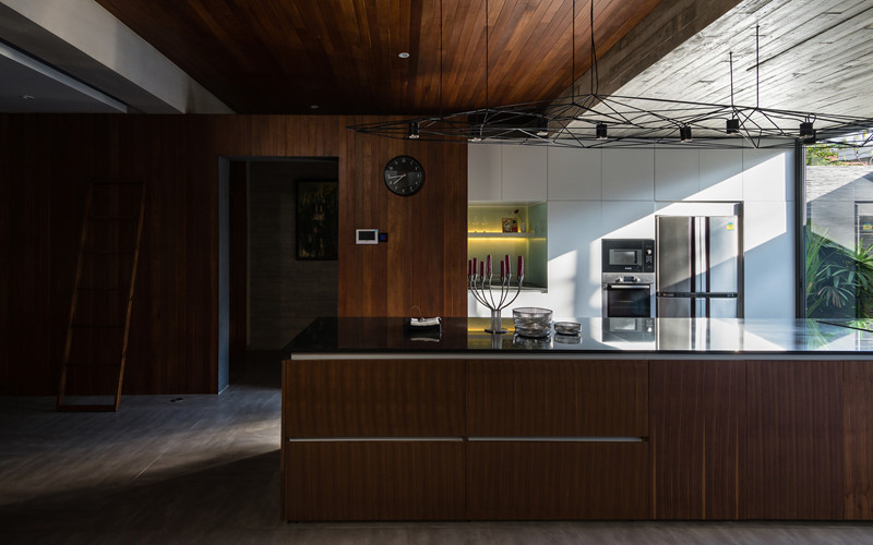 Không gian bếp rộng ngoài phục vụ cho nhu cầu nấu nướng hàng ngày còn có thể mở tiệc hay gặp gỡ bạn bè. Không gian bếp rộng ngoài phục vụ cho nhu cầu nấu nướng hàng ngày còn có thể mở tiệc hay gặp gỡ bạn bè.