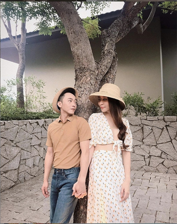 "Lên đồ" tông nâu ăn ý kết hợp phụ kiện mũ cói trendy