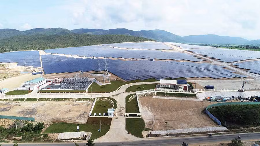 Các dự án nhà máy điện mặt trời ở huyện Krông Pa đi vào hoạt động đã tạo thêm nguồn thu cho ngân sách. Ảnh: ĐỨC MẠO