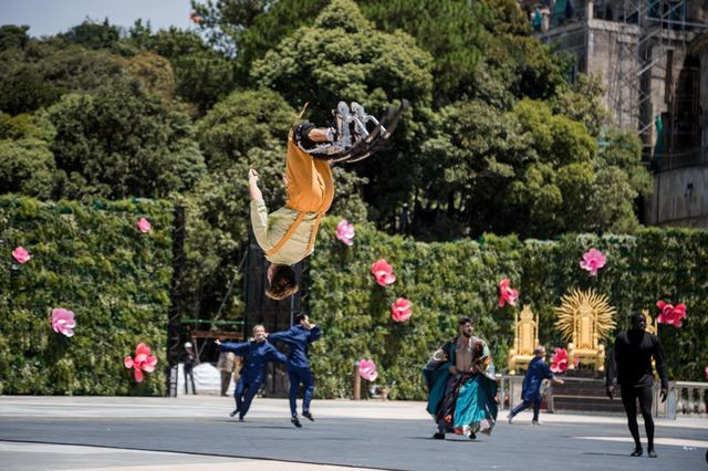 Sự điêu luyện của các tiết mục nhào lộn, sự bất ngờ của vô số tiết mục ảo thuật… âm nhạc mới lạ, hoành tráng do Giám đốc âm nhạc - nhạc sỹ nổi tiếng Huy Tuấn hòa âm, Vũ hội Ánh dương hứa hẹn thết đãi khán giả một bữa tiệc nghệ thuật “5 sao” cực kỳ ấn tượng.