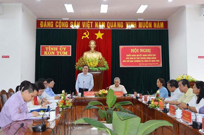  Quang cảnh buổi làm việc.