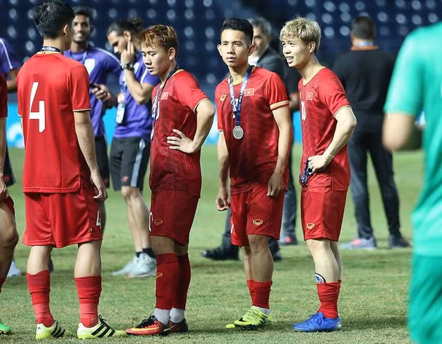 Công Phượng sau khi kết thúc King's Cup 2019 đã về nước và chờ sang Pháp thử việc Công Phượng sau khi kết thúc King's Cup 2019 đã về nước và chờ sang Pháp thử việc