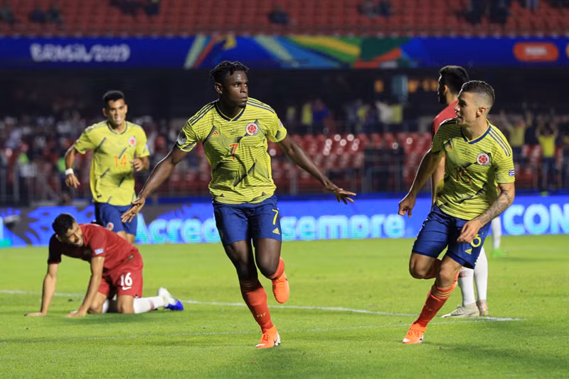Duvan Zapata ghi bàn thứ 2 ở Copa America 2019. (Ảnh: Getty).