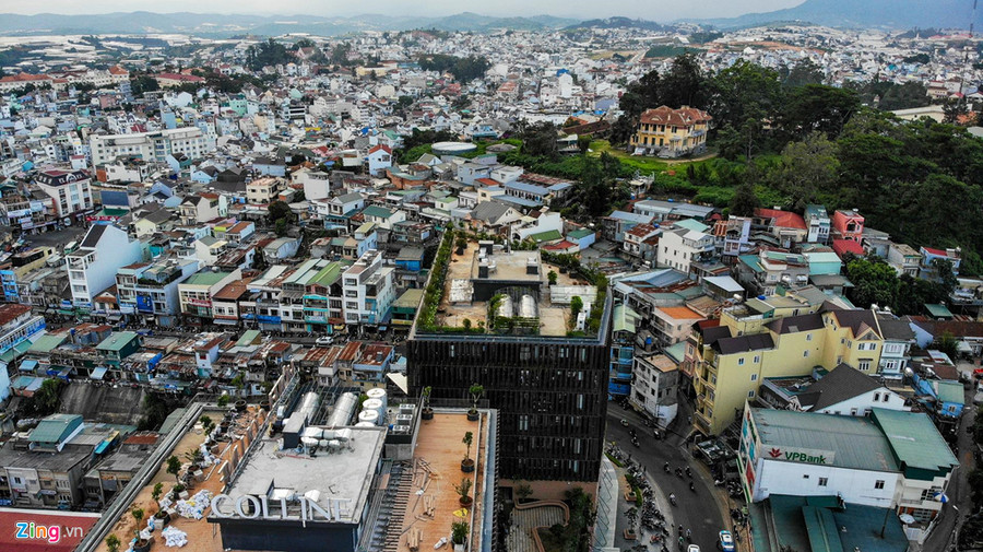 Theo công bố hiện trạng rừng của Bộ NN&PTNT, độ che phủ rừng của Đà Lạt chỉ chiếm 49%.  Theo công bố hiện trạng rừng của Bộ NN&PTNT, độ che phủ rừng của Đà Lạt chỉ chiếm 49%.