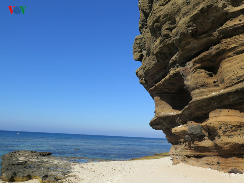 Một góc Hang Cau - Lý Sơn.