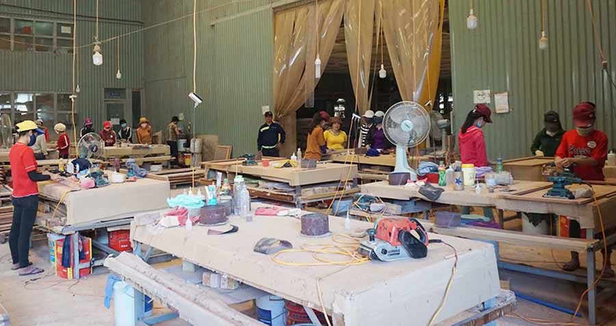 Sản xuất gỗ nội thất tại Công ty TNHH Sản xuất-Thương mại Gia Khang. Ảnh: H.D Sản xuất gỗ nội thất tại Công ty TNHH Sản xuất-Thương mại Gia Khang. Ảnh: H.D