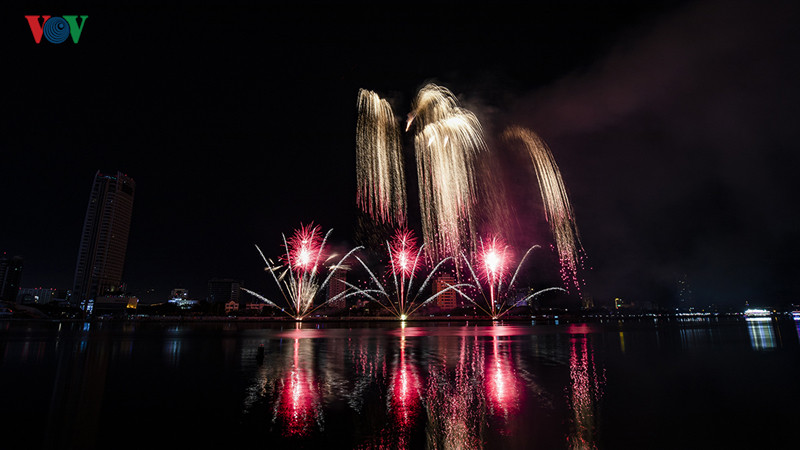  Đội Việt Nam sử dụng âm nhạc trên nền nhạc nhẹ Việt Nam...