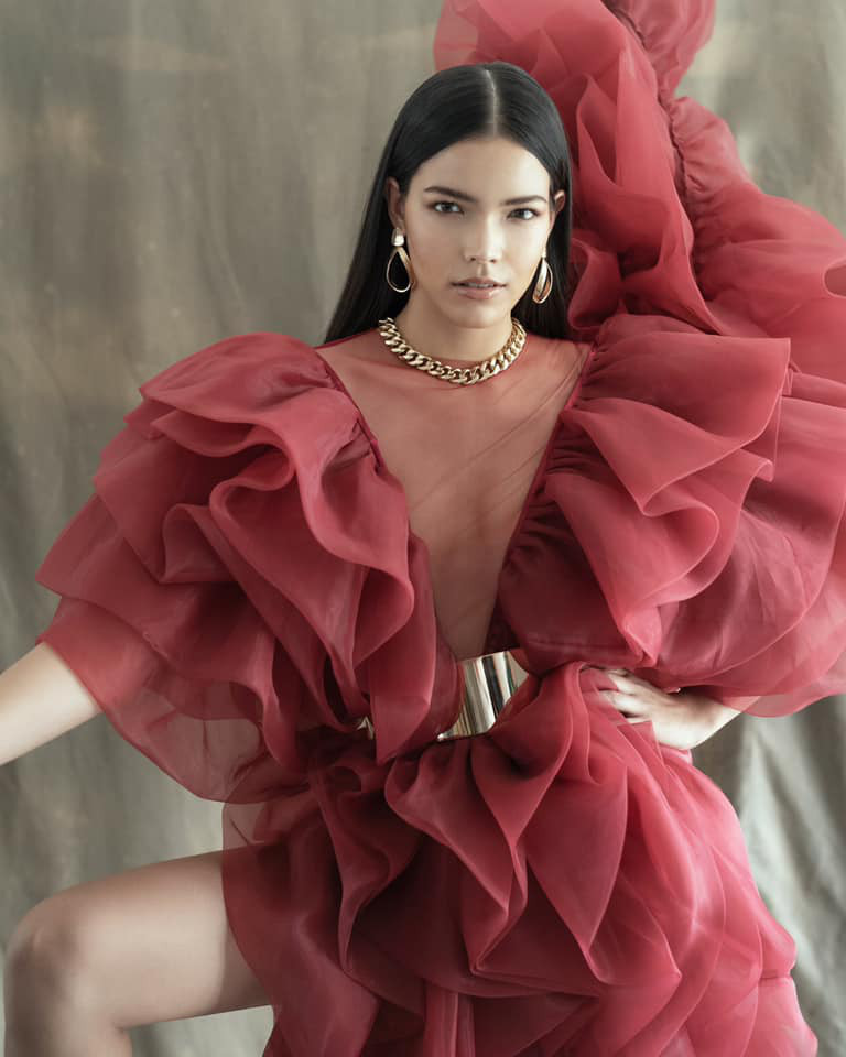 Thông thạo tiếng Anh cũng là một lợi thế khiến người đẹp 