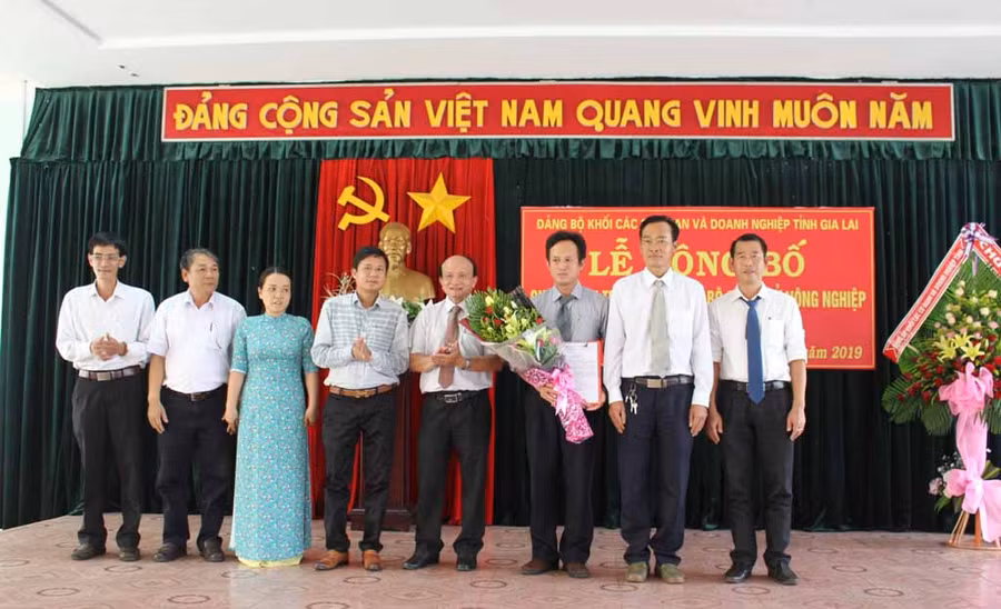 Ban Chấp hành Đảng bộ cơ sở Sở Nông nghiệp và PTNT tỉnh Gia Lai ra mắt. Ảnh: Phan Lài