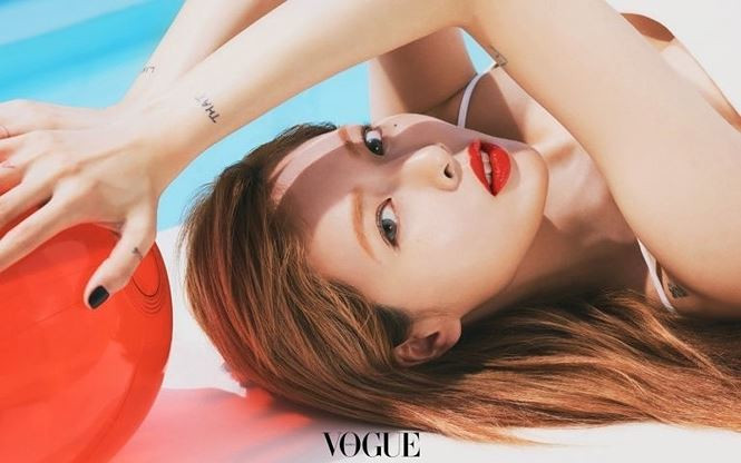 Ngay từ khi mới bước vào showbiz cách đây 12 năm, HyunA đã được đánh giá là bản sao hoàn hảo của đàn chị bốc lửa một thời Lee Hyori.