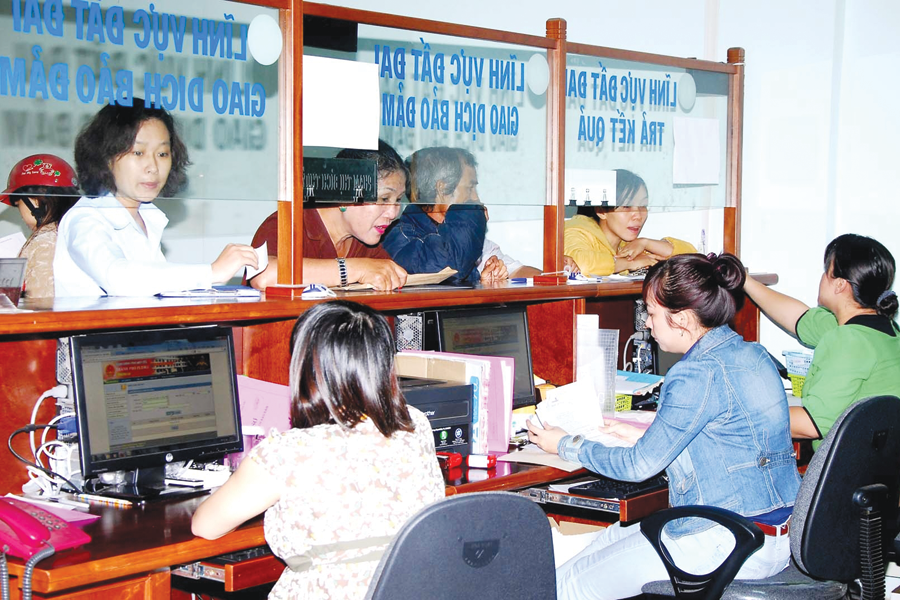 Bộ phận một cửa của UBND TP. Pleiku. Ảnh: Đức Thụy Bộ phận một cửa của UBND TP. Pleiku. Ảnh: Đức Thụy