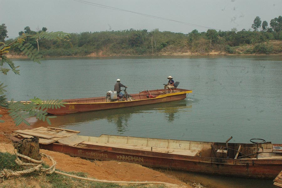 Trên sông Sê San. Ảnh: T.P