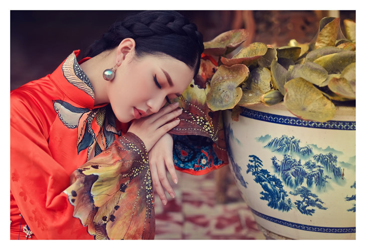 Để tạo nên sức hút của bộ sưu tập, phụ kiện là một phần không thể thiếu để kết hợp cùng áo dài.