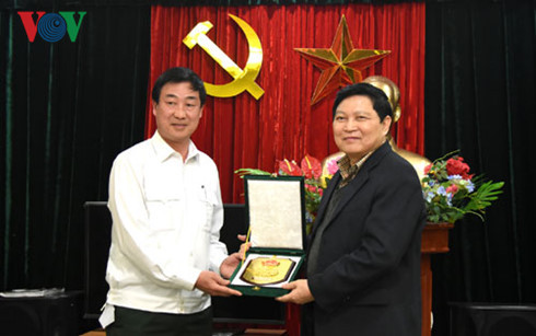 Bộ trưởng Quốc phòng Ngô Xuân Lịch thăm Phòng Tùy viên quân sự Việt Nam tại Nga Bộ trưởng Quốc phòng Ngô Xuân Lịch thăm Phòng Tùy viên quân sự Việt Nam tại Nga