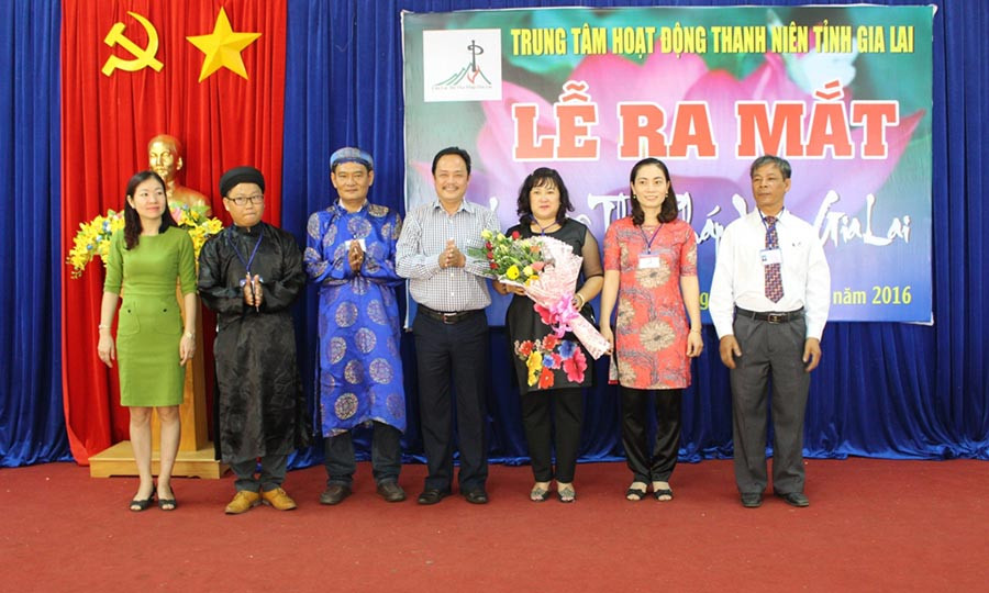 Ban Chủ nhiệm Câu lạc bộ ra mắt. Ảnh: Phan Lài Ban Chủ nhiệm Câu lạc bộ ra mắt. Ảnh: Phan Lài
