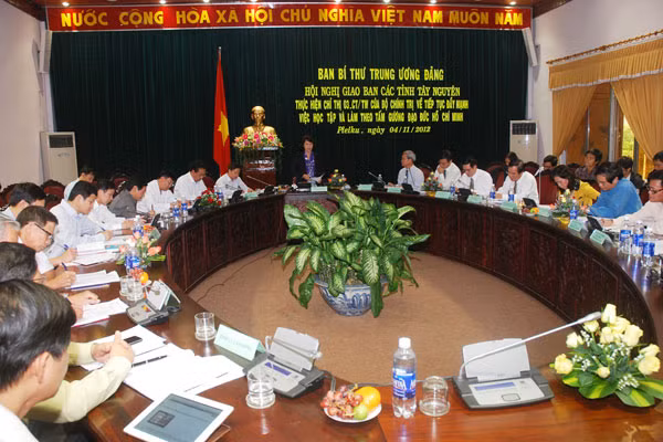 Bà Nguyễn Thị Kim Ngân đánh giá cao việc triển khai chị thị 03 của Bộ Trị tại các tỉnh Tây Nguyên. Ảnh: Nguyễn Giác