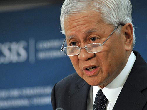 Ngoại trưởng Rosario kêu gọi cứng rắn với Trung Quốc.