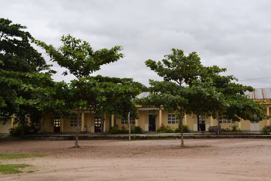 Cơ sở vật chất trường học ngày càng khang trang, tạo điều kiện cho các em học tập tốt hơn. Ảnh Lê Hòa Cơ sở vật chất trường học ngày càng khang trang, tạo điều kiện cho các em học tập tốt hơn. Ảnh Lê Hòa