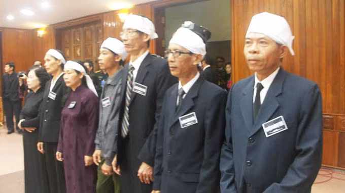 Thành viên trong gia đình Đại tướng tại lễ viếng ở Quảng Bình.
