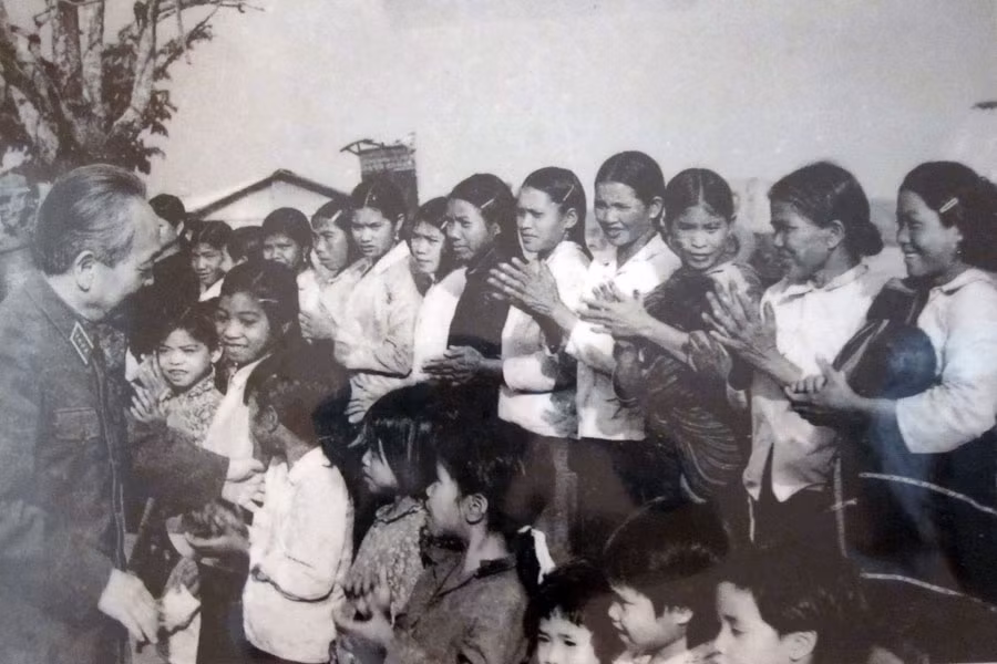 Đại tướng thăm Trường dân tộc Nội trú tỉnh Gia Lai.