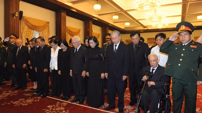 Lãnh đạo TP. Hồ Chí Minh viếng Đại tướng Võ Nguyên Giáp.