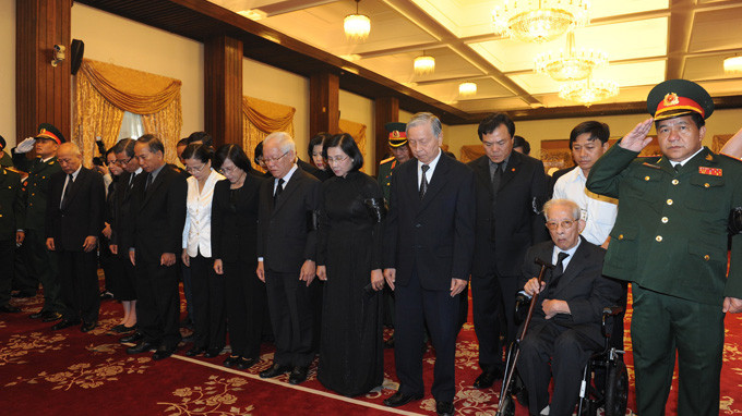 Lãnh đạo TP. Hồ Chí Minh viếng Đại tướng Võ Nguyên Giáp. Lãnh đạo TP. Hồ Chí Minh viếng Đại tướng Võ Nguyên Giáp.