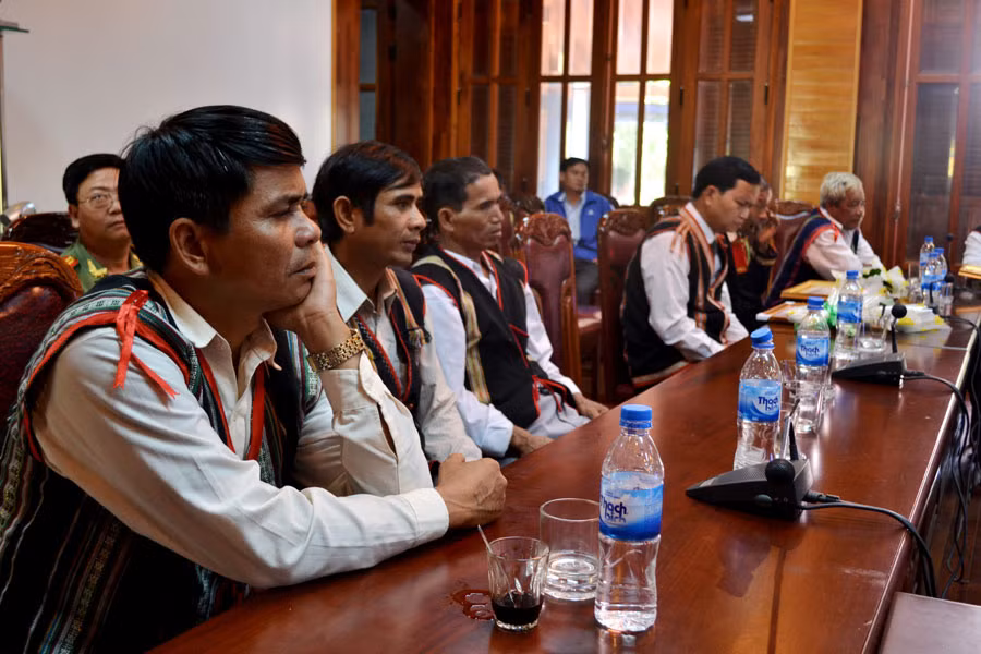 Các già làng, người có uy tín tiêu biểu tham gia hội nghị biểu dương người uy tín tiêu biểu. Ảnh Lê Hòa Các gìa làng, người có uy tín tiêu biểu tham gia hội nghị biểu dương người uy tín tiêu biểu. Ảnh Lê Hòa