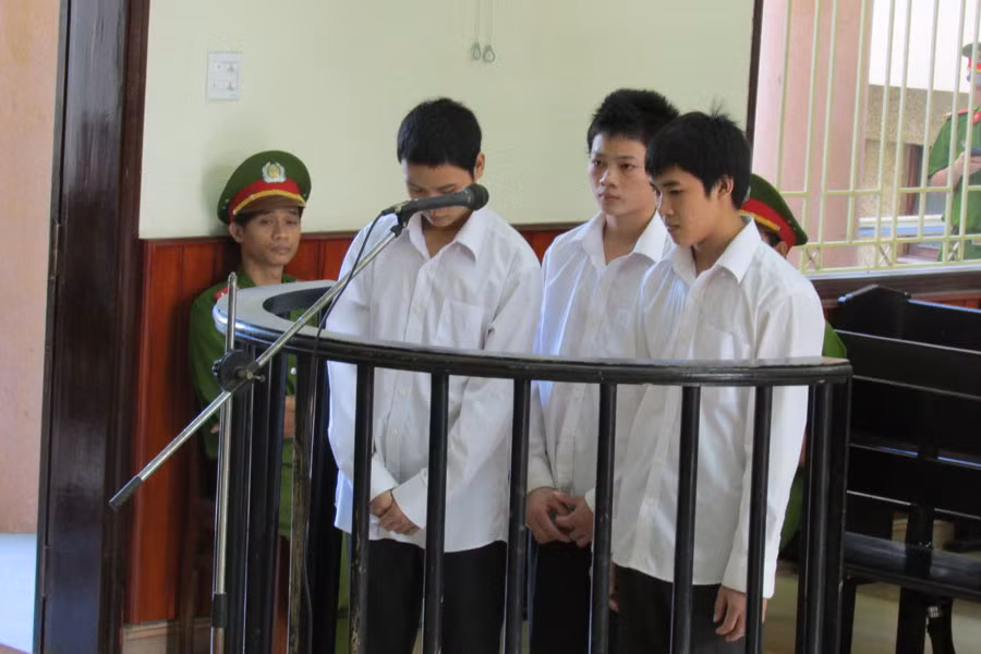 Các bị cáo trước tòa. Ảnh: Nguyễn Xuân 