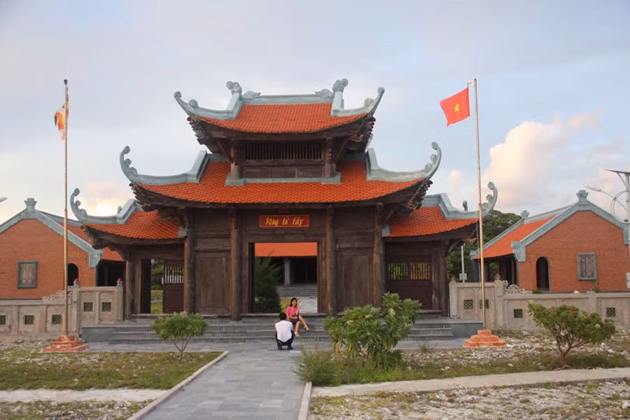Chùa Song Tử Tây ở huyện đảo Trường Sa của Việt Nam. Ảnh: Bình Nguyên
