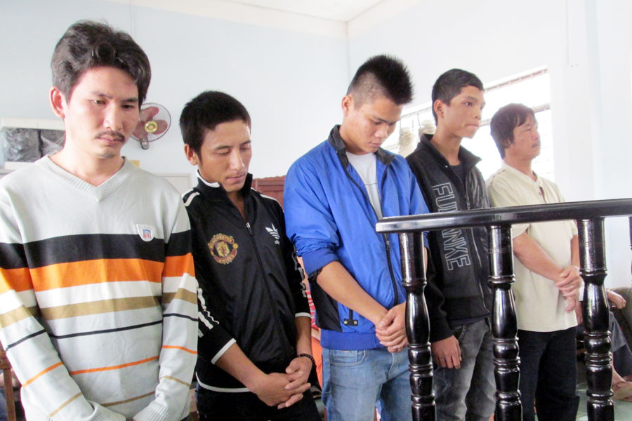 Các đối tượng trước vành móng ngựa. Ảnh: Ngọc Linh Các đối tượng trước vành móng ngựa. Ảnh: Ngọc Linh