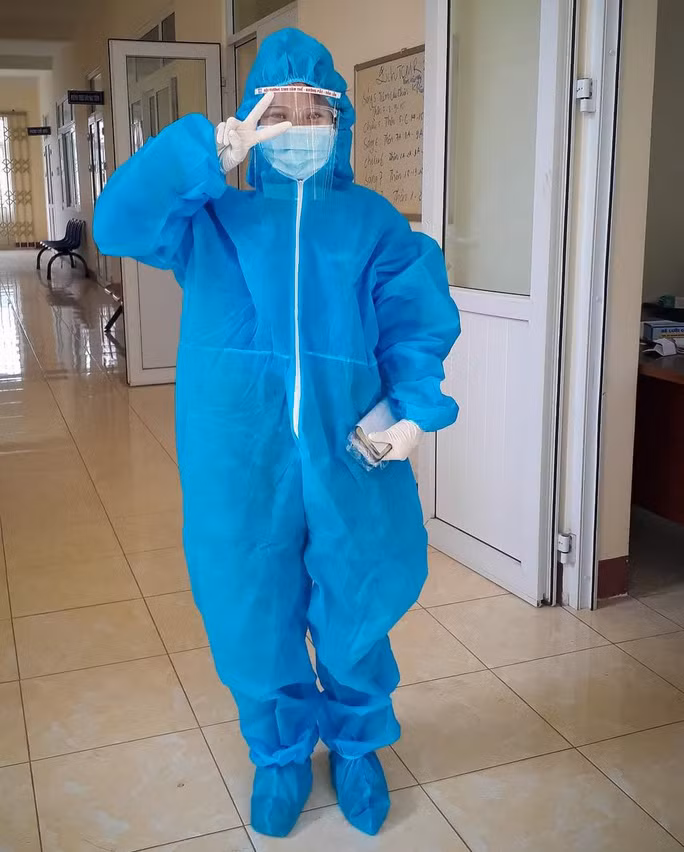 Nữ sinh Nguyễn Thị Cúc tình nguyện tham gia phòng chống dịch Covid-19