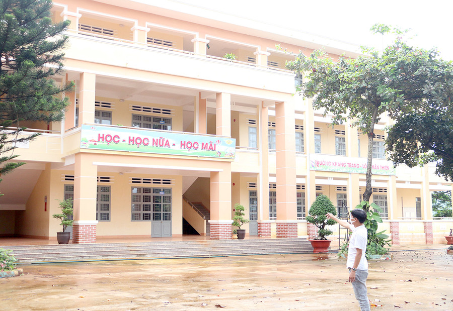 Dãy phòng học mới đưa vào sử dụng từ đầu năm học 2020-2021 của Trường Tiểu học Hùng Vương (thị trấn Chư Sê). Ảnh: Hoành Sơn