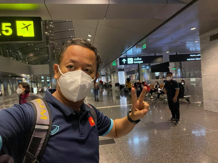Trên trang cá nhân, trợ lý Lê Huy Khoa thông báo đội đã đến Qatar an toàn. Ảnh: Facebook nhân vật