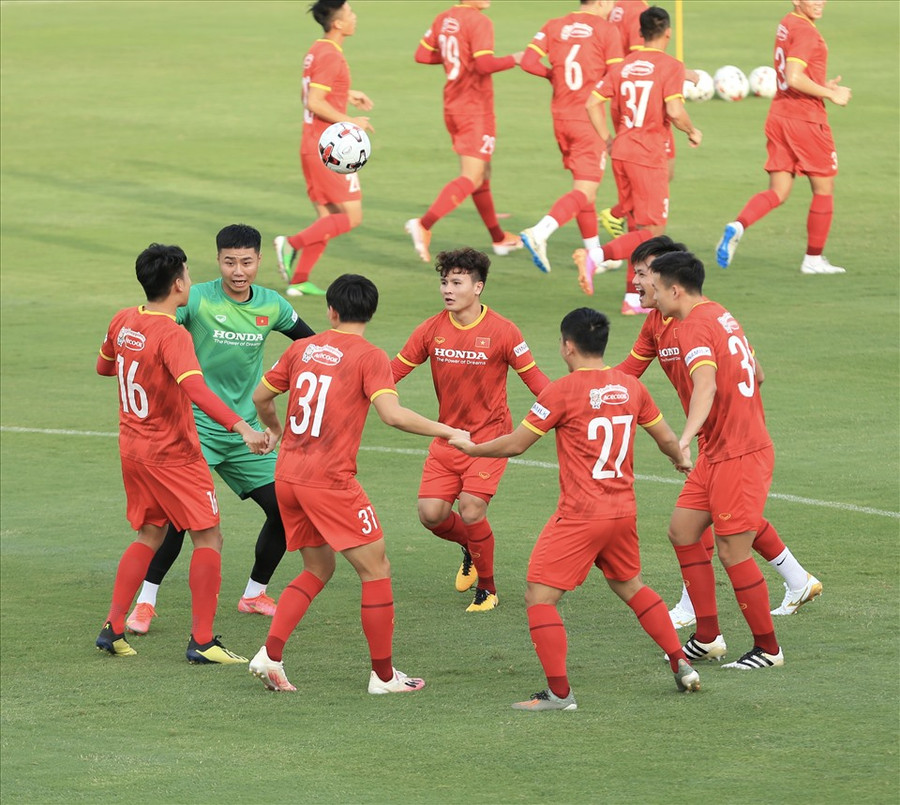 Đội tuyển Việt Nam trong buổi tập chiều 7.8. Ảnh: VFF