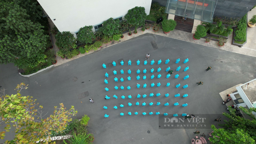 Đội ngũ y bác sĩ Bệnh viện Quân y 175 trong ngày ra quân, nhận công tác về Bệnh viện dã chiến số 7. Ảnh: BV cung cấp.